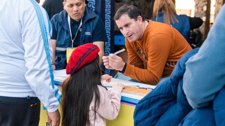 Pulseras de Reencuentro entregadas durante la Fiesta del Poncho en Catamarca