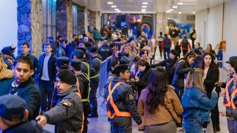 Operativo policial en la Fiesta del Poncho 2026 en Catamarca