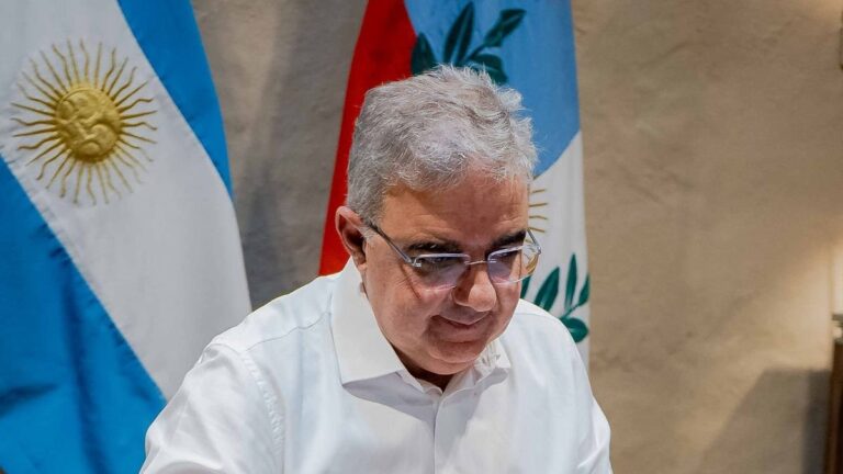 Firma del nuevo estatuto de YMAD