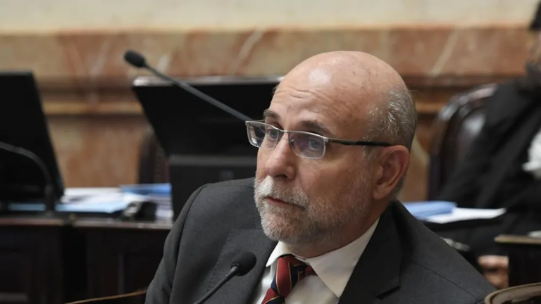Senador Flavio Fama durante entrevista en Ancasti Streaming