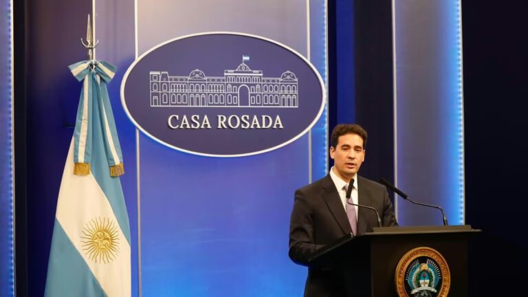 Conferencia de prensa del vocero presidencial Adrián Ravier