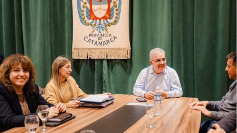 Anuncio del bono de $100.000 para estatales y municipales en Catamarca