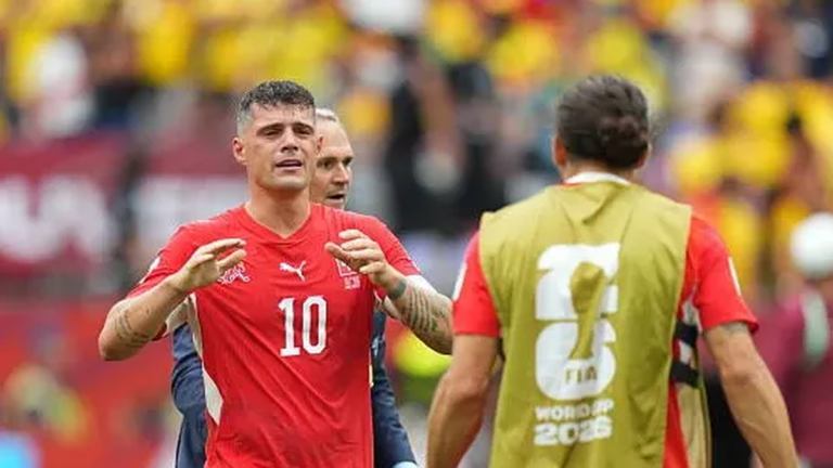 Granit Xhaka, capitán de la Selección de Suiza, durante una conferencia de prensa