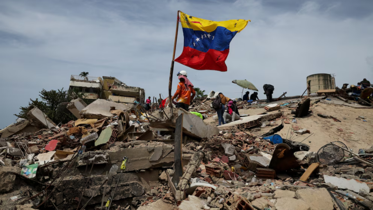Edificio colapsado en La Guaira, Venezuela, tras terremotos