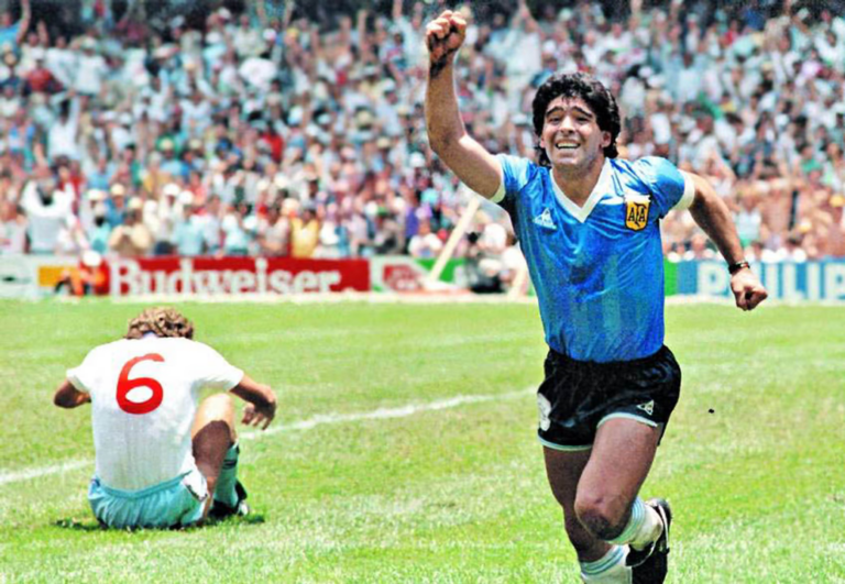 Camiseta azul de Diego Maradona usada en el partido Argentina vs Inglaterra del Mundial 1986