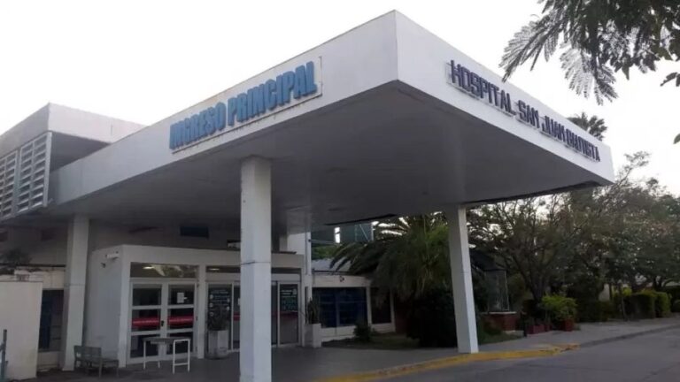 Ambulancia en ruta rural de Catamarca