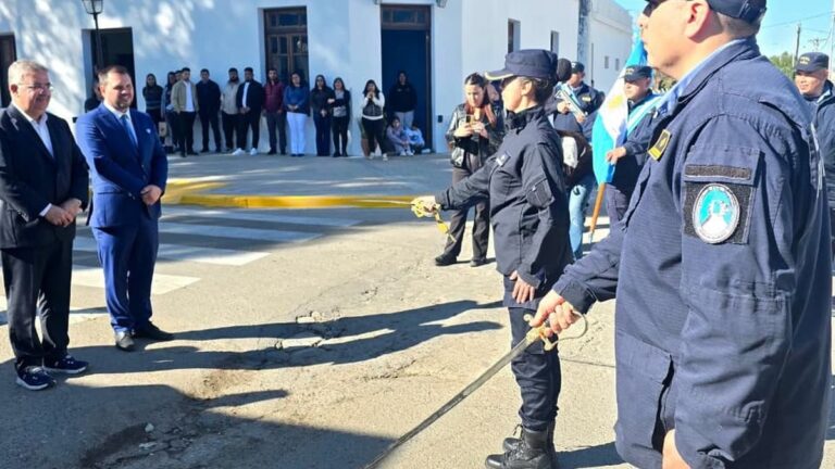Autoridades en el acto de inauguración del nuevo edificio de la Comisaría de La Merced en Paclín
