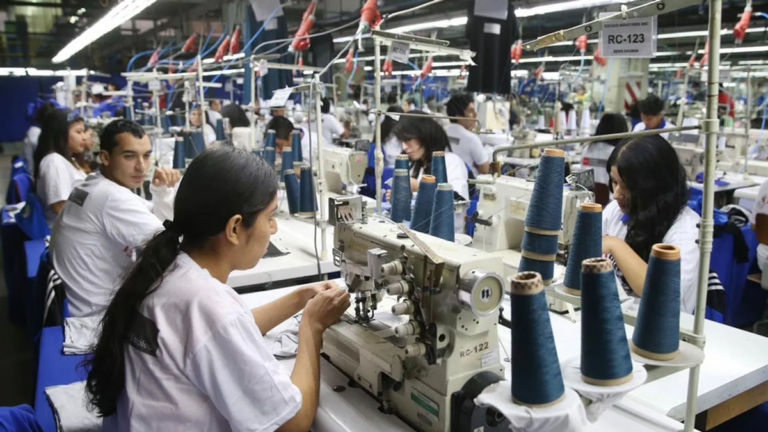 Gráfico de caída de la industria textil en abril de 2026