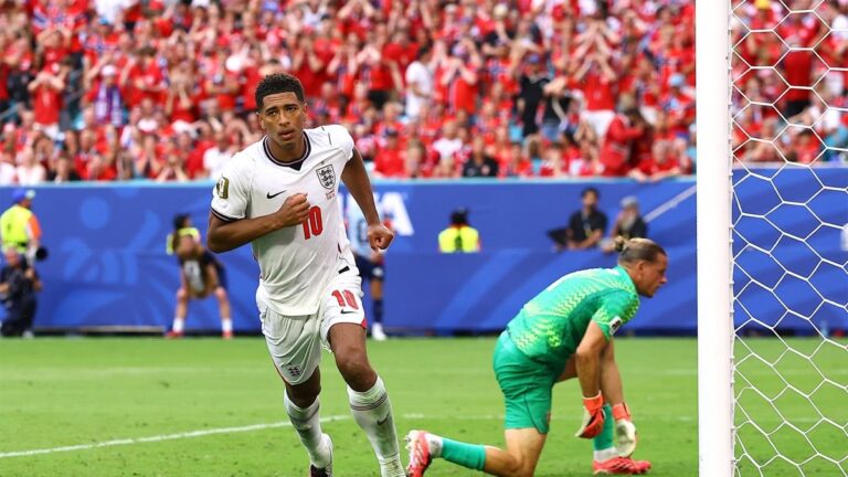 Jugadores de Inglaterra celebrando un gol ante Noruega en el estadio Miami Gardens