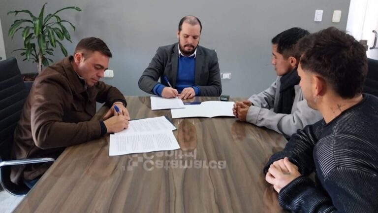 Firma de convenio entre la Municipalidad de la Capital y la Municipalidad de Los Altos en la Casa de Gobierno Municipal