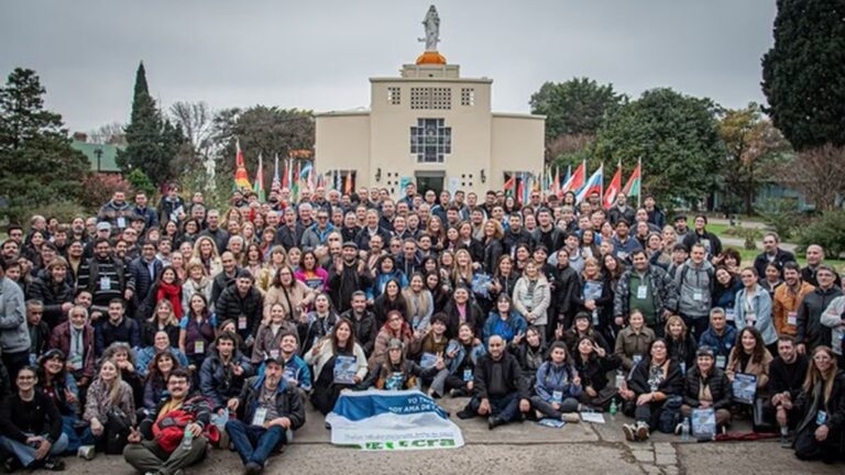 Participantes de la Jornada Patria por la Cultura del Encuentro en el Pequeño Cottolengo Don Orione