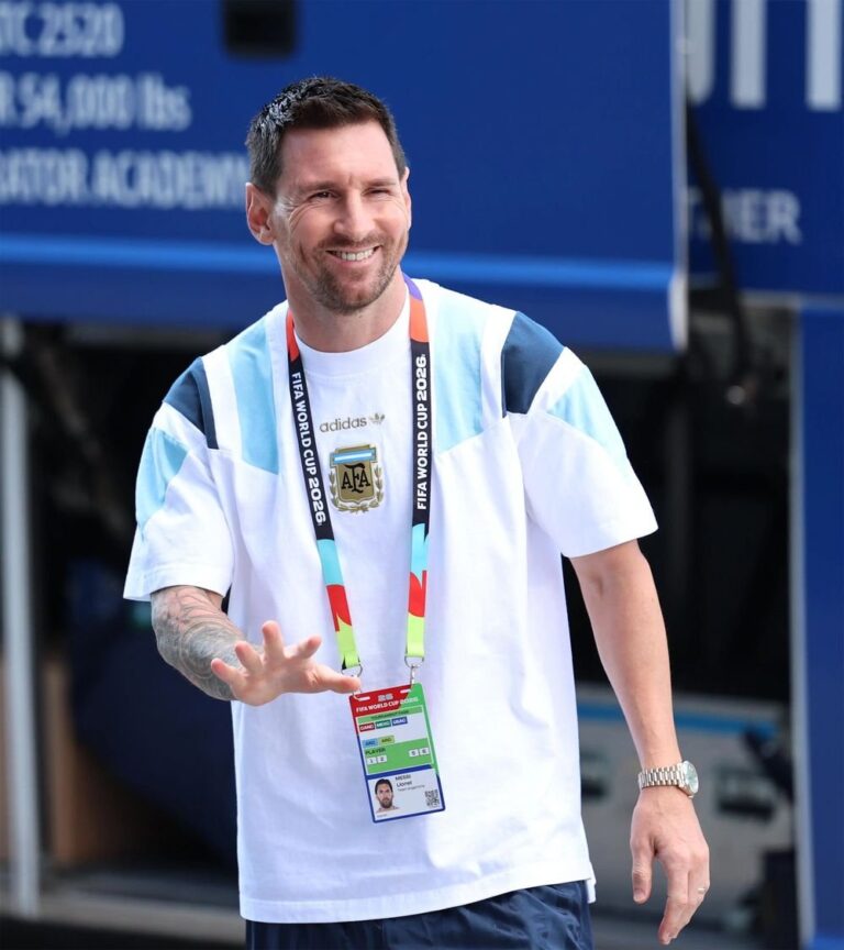 Lionel Messi con la camiseta de la Selección argentina durante un partido