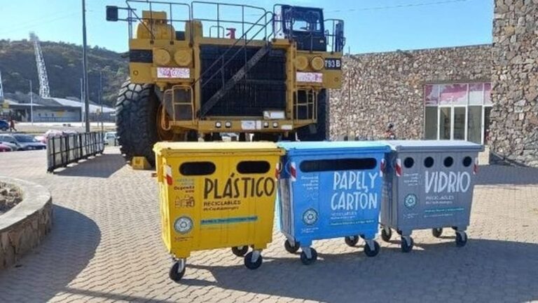 Cestos diferenciados en el predio ferial durante la Fiesta del Poncho