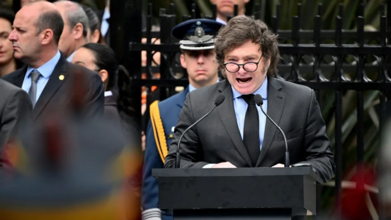 Pantalla de redes sociales con menciones sobre Javier Milei y Malvinas