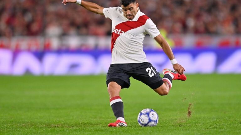 Escudo de River Plate en el estadio Monumental