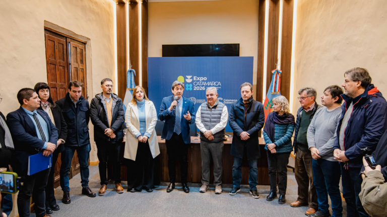 Autoridades provinciales y empresariales durante el lanzamiento de la Expo Catamarca 2026 en Casa de Gobierno