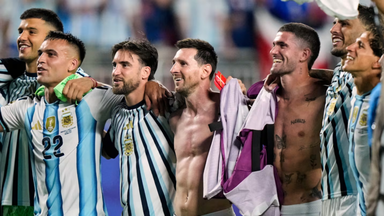 Jugadores de la Selección Argentina en el campo de juego