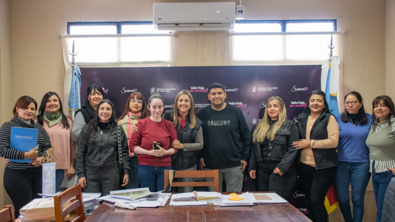 Entrega de apoyo económico a emprendedores en Valle Viejo