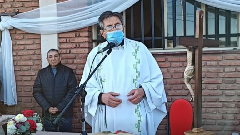 Salvador Acevedo, párroco, durante una declaración