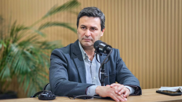 Concejal Gustavo Aguirre presenta proyecto en el Concejo Deliberante