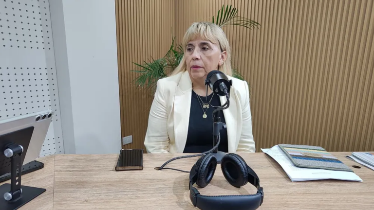 Alejandra Reales, secretaria general de ATECA, en conferencia de prensa