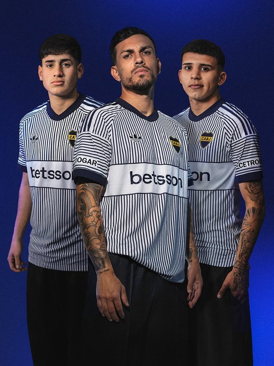 Camiseta alternativa de Boca presentada en La Bombonera