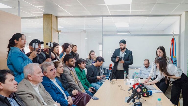 Presentación del portal web de CAMYEN en su sede central