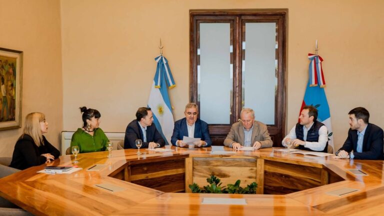 Firma de convenio entre el Ministerio de Gobierno y la Defensoría del Pueblo de Catamarca