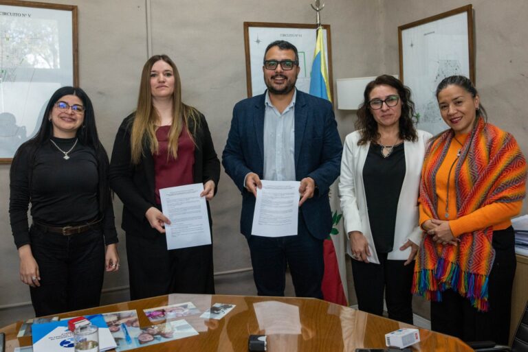 Firma de convenio entre el Gobierno de Catamarca y el Colegio Profesional de Trabajadores Sociales