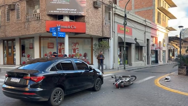 Intersección de las calles Sarmiento y Esquiú en el centro de la ciudad