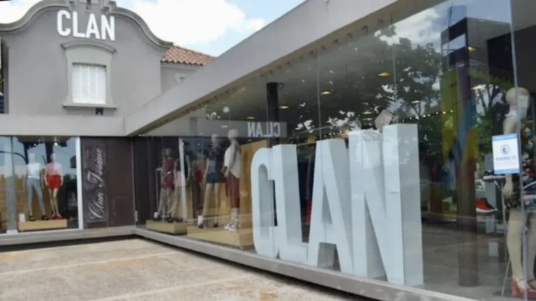 Instalaciones de la fábrica textil y de calzado Clan Issime en La Plata
