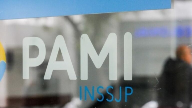 Clínicas y sanatorios de cuatro provincias cortan atención al PAMI