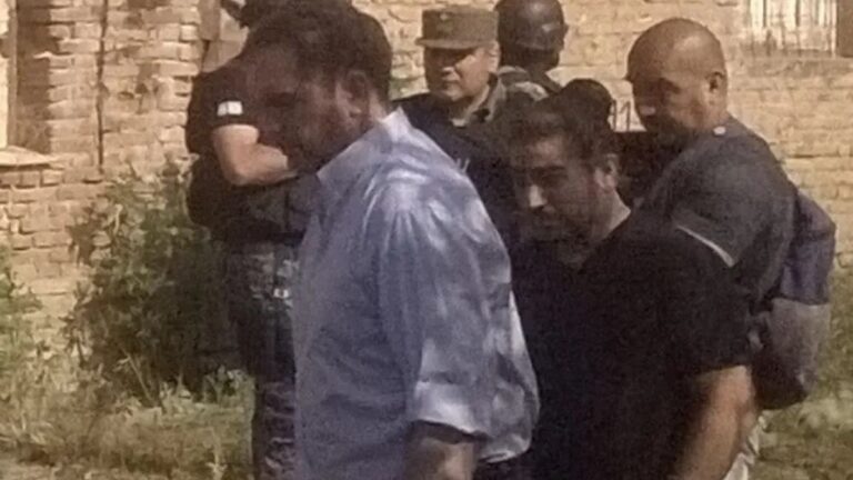 Carlos Kunz y Norberto Valdez en la Dirección de Drogas Peligrosas