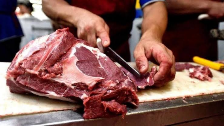 Cortes de carne vacuna en una góndola