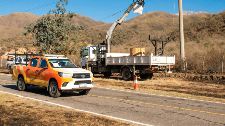 Cuadrilla de EC SAPEM trabajando en el restablecimiento del servicio eléctrico