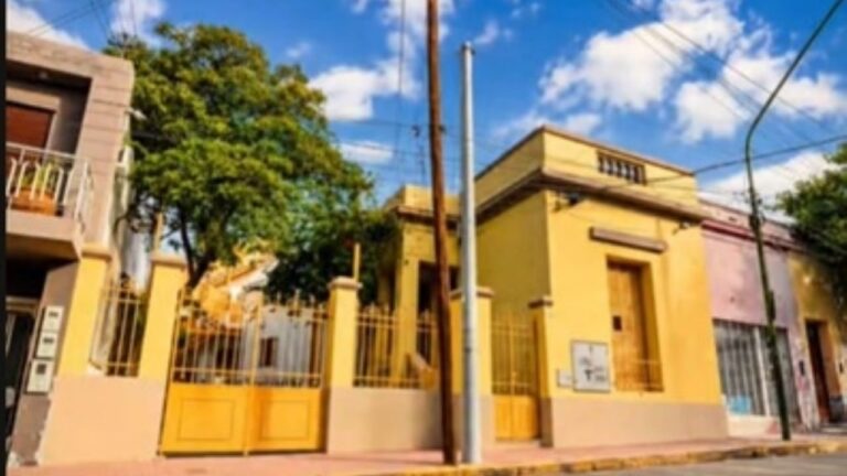 Fachada del Colegio Manuel Belgrano en Catamarca
