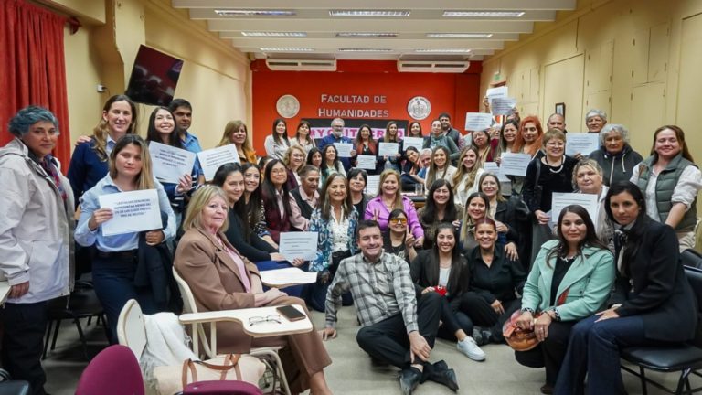 Panel de especialistas en la Facultad de Humanidades de Catamarca