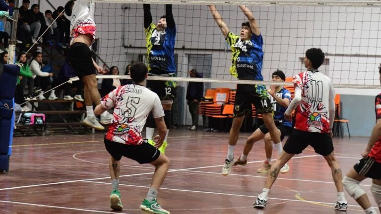 Partido de vóley en cancha de Defensores del Norte, Catamarca