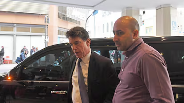 Fernando Cerimedo en el Palacio de Justicia de Santa Cruz, Bolivia