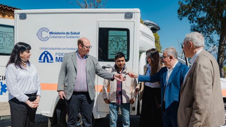 Ambulancia 4x4 entregada en Fiambalá