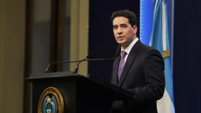 Conferencia de prensa del vocero presidencial Adrián Ravier