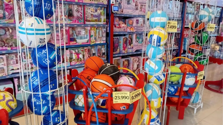 Juguetes en una juguetería durante el Día del Niño