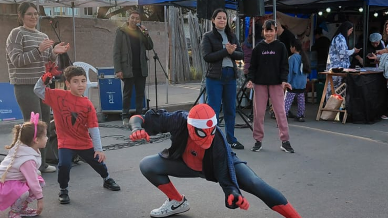 Patio de la Casa de la Puna con público durante las actividades del fin de semana