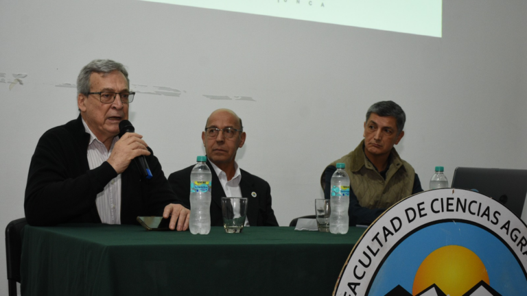 Acto de apertura de la Semana de la Enseñanza Superior Agropecuaria en la Facultad de Ciencias Agrarias de la UNCA