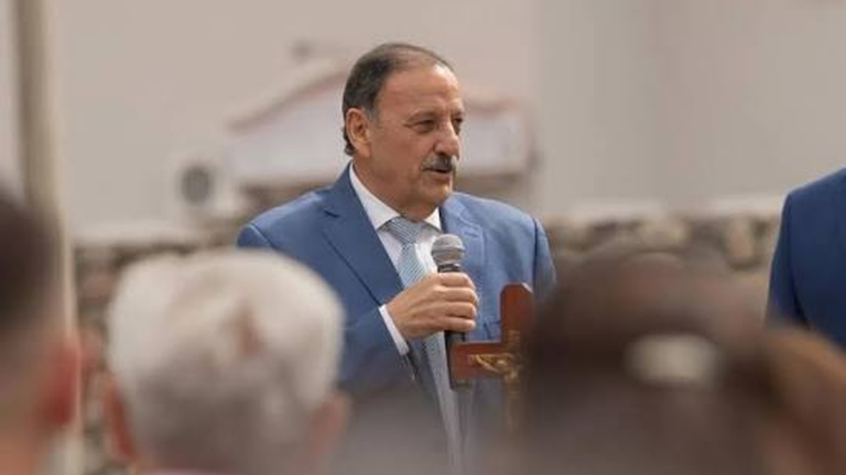 Ricardo Quintela, gobernador de La Rioja, anunciando el decreto sobre créditos