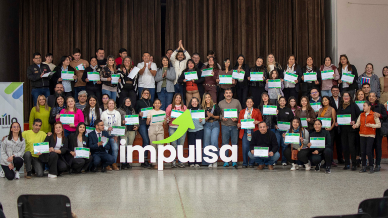 Entrega de certificados en el cierre de la tercera edición de Impulsa