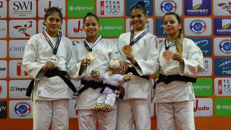 Mikaela Rojas con medalla de bronce en el Open Panamericano de Judo