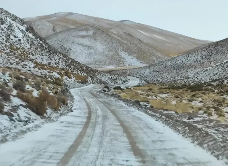 Cordillera de Catamarca con nevadas y viento