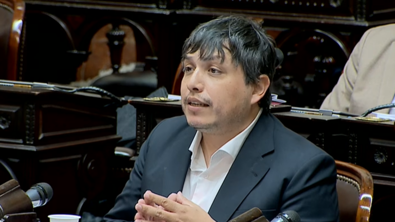 Diputado Sebastián Nóblega en el Congreso
