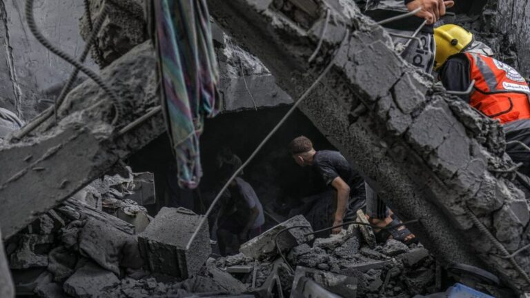 Escombros en Gaza retirados sin supervisión